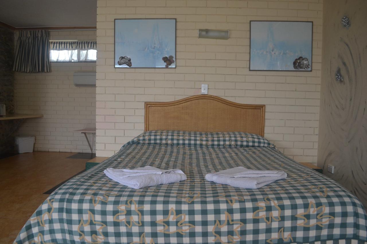 Queenslander Motel โกลด์โคสต์ ภายนอก รูปภาพ