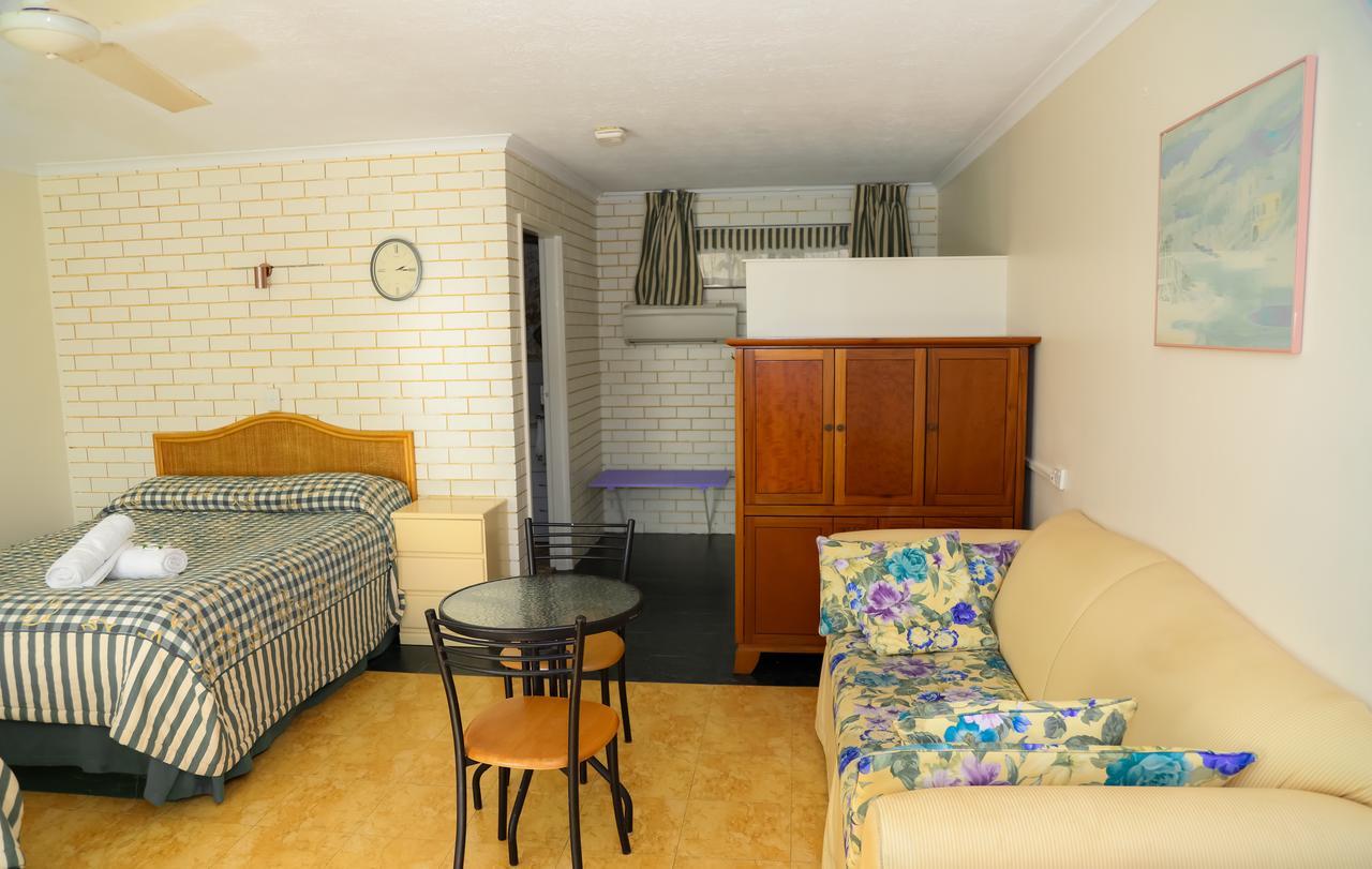 Queenslander Motel โกลด์โคสต์ ภายนอก รูปภาพ