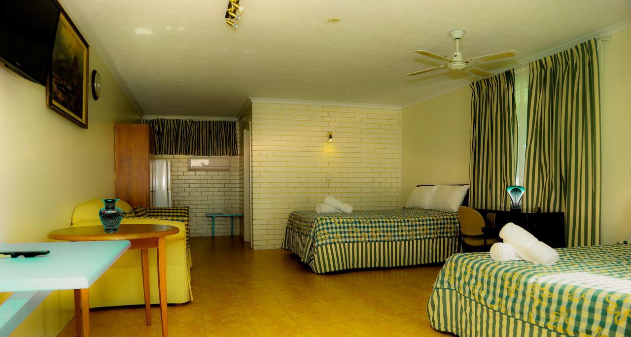 Queenslander Motel โกลด์โคสต์ ภายนอก รูปภาพ