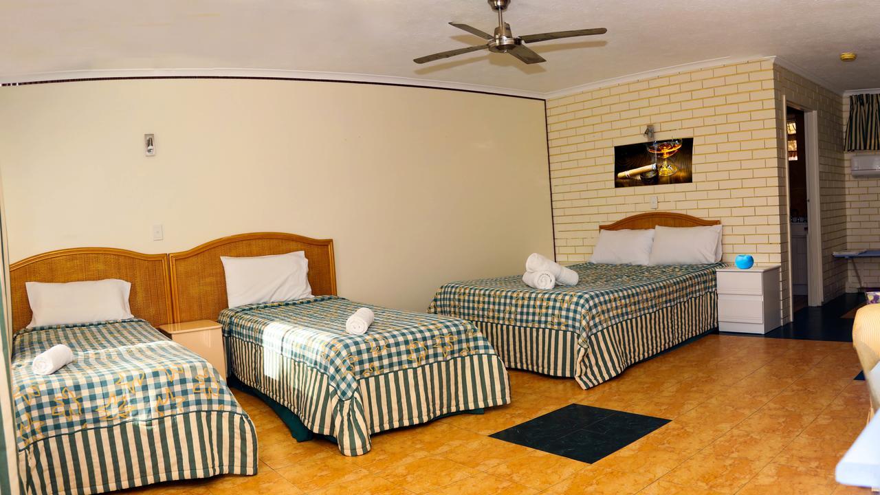 Queenslander Motel โกลด์โคสต์ ภายนอก รูปภาพ