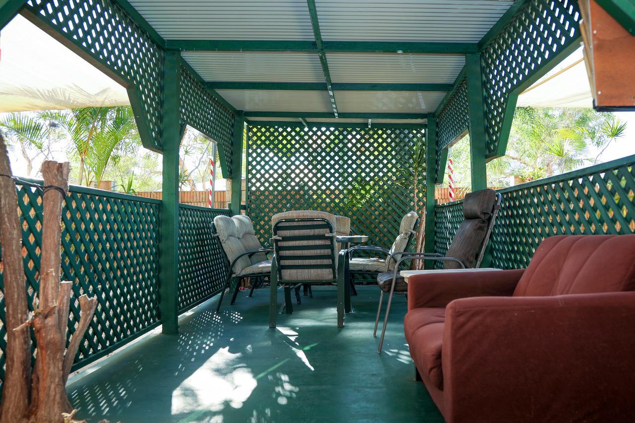 Queenslander Motel โกลด์โคสต์ ภายนอก รูปภาพ