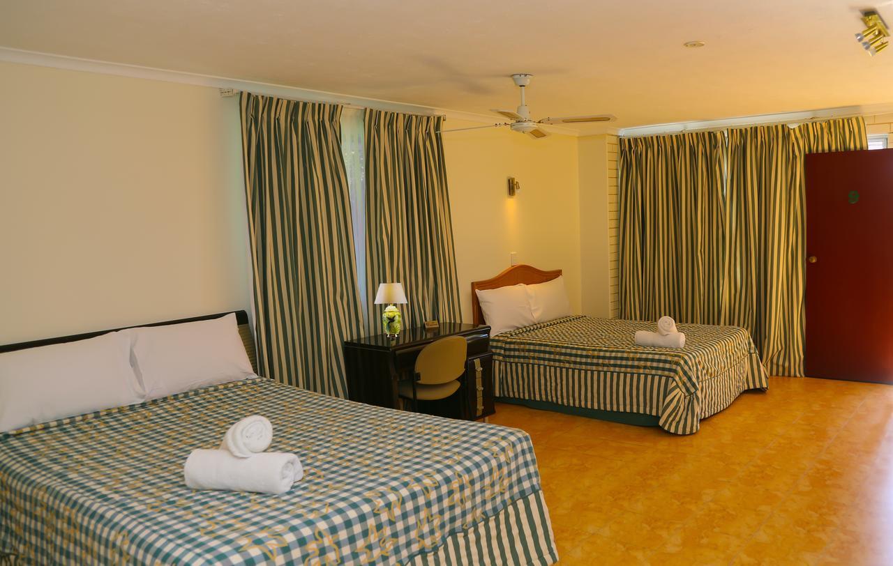 Queenslander Motel โกลด์โคสต์ ภายนอก รูปภาพ