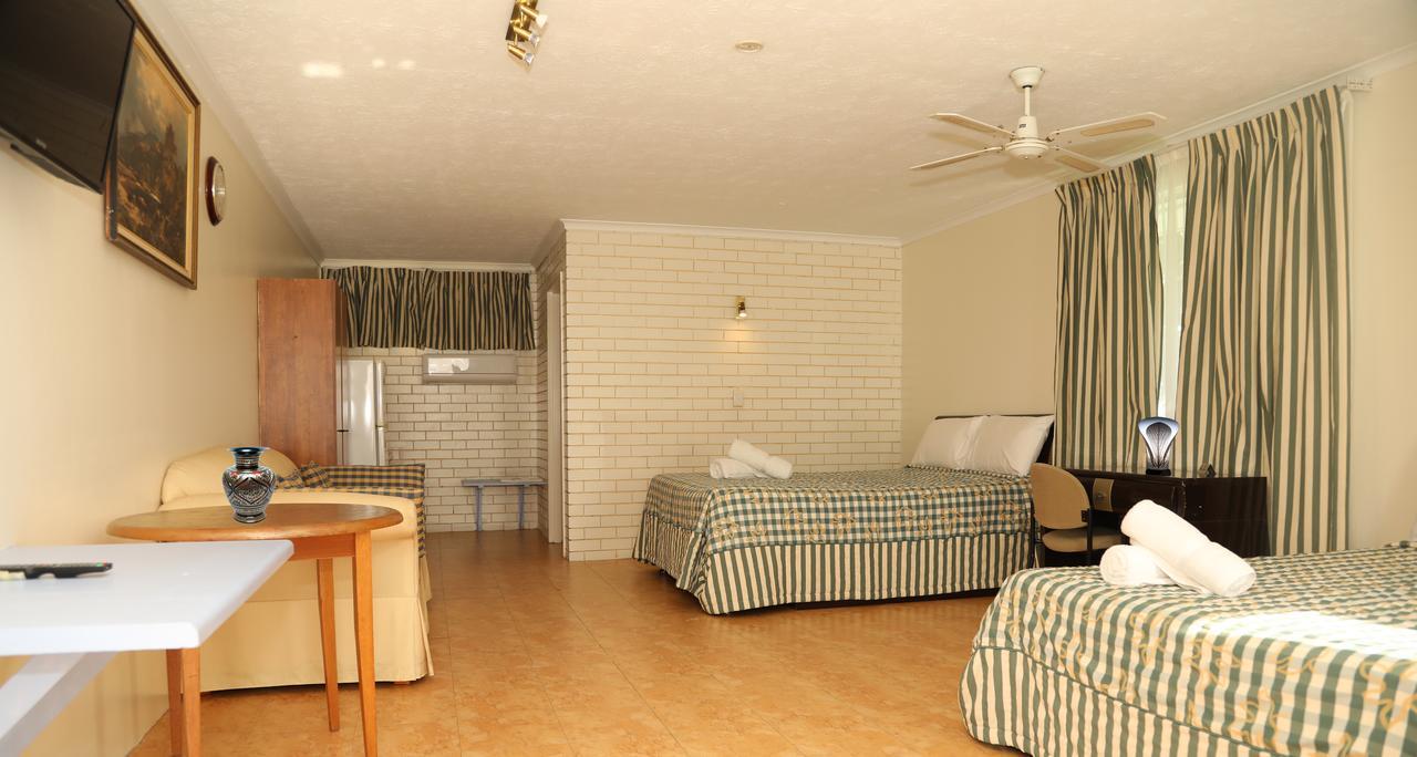 Queenslander Motel โกลด์โคสต์ ภายนอก รูปภาพ