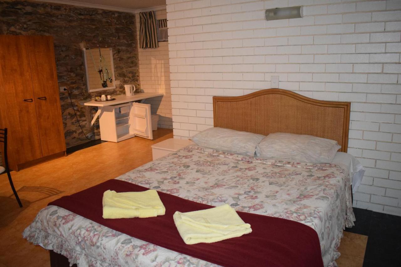 Queenslander Motel โกลด์โคสต์ ภายนอก รูปภาพ