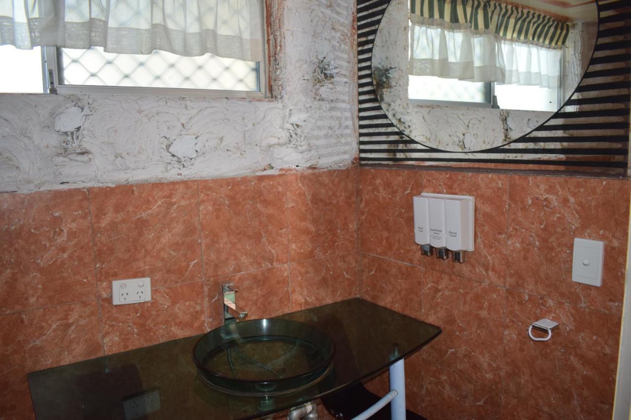 Queenslander Motel โกลด์โคสต์ ภายนอก รูปภาพ