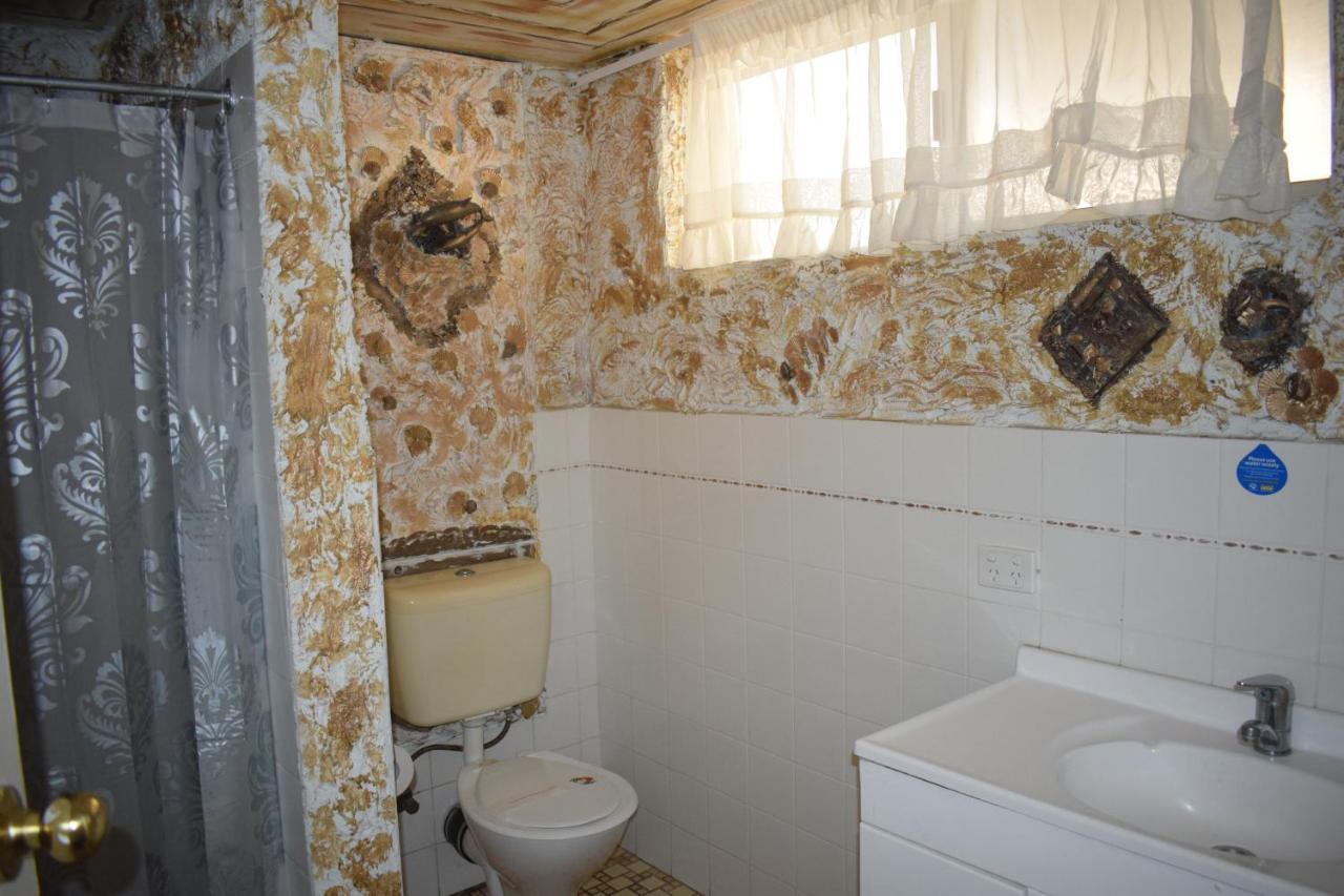 Queenslander Motel โกลด์โคสต์ ภายนอก รูปภาพ