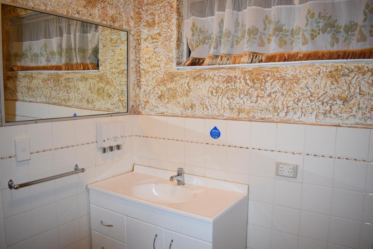 Queenslander Motel โกลด์โคสต์ ภายนอก รูปภาพ