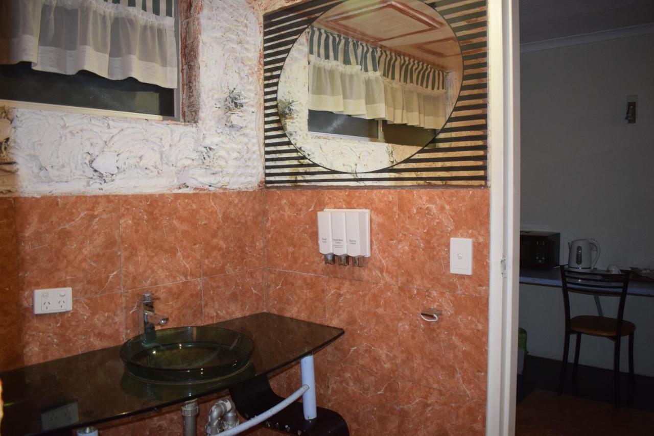 Queenslander Motel โกลด์โคสต์ ภายนอก รูปภาพ