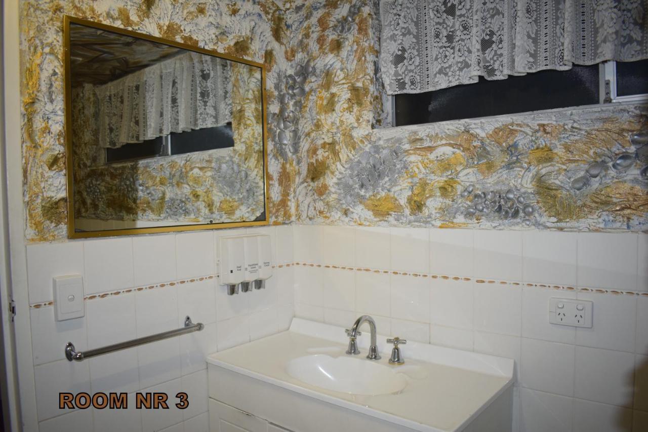 Queenslander Motel โกลด์โคสต์ ภายนอก รูปภาพ