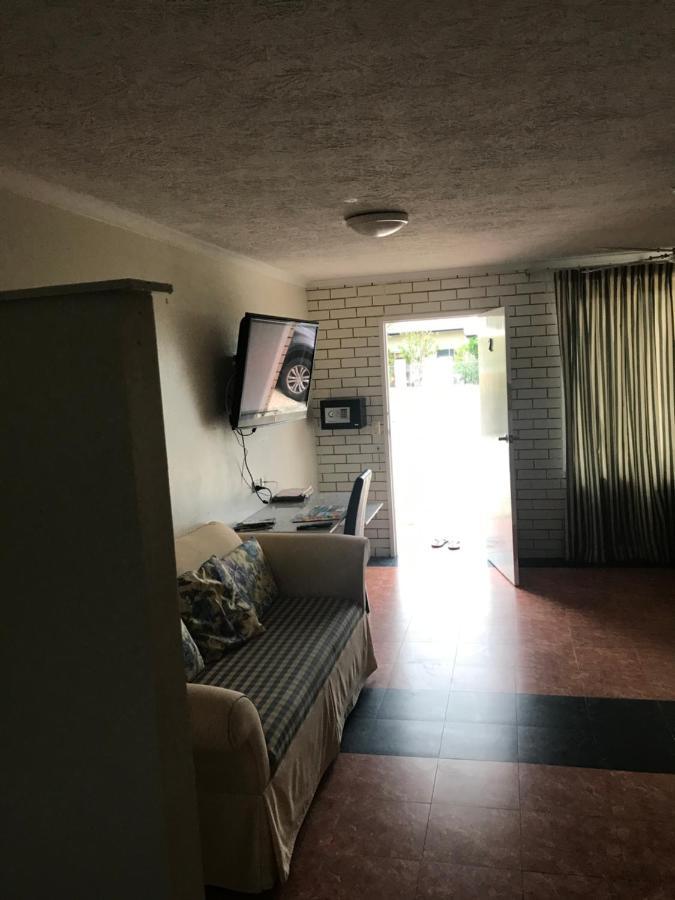 Queenslander Motel โกลด์โคสต์ ภายนอก รูปภาพ