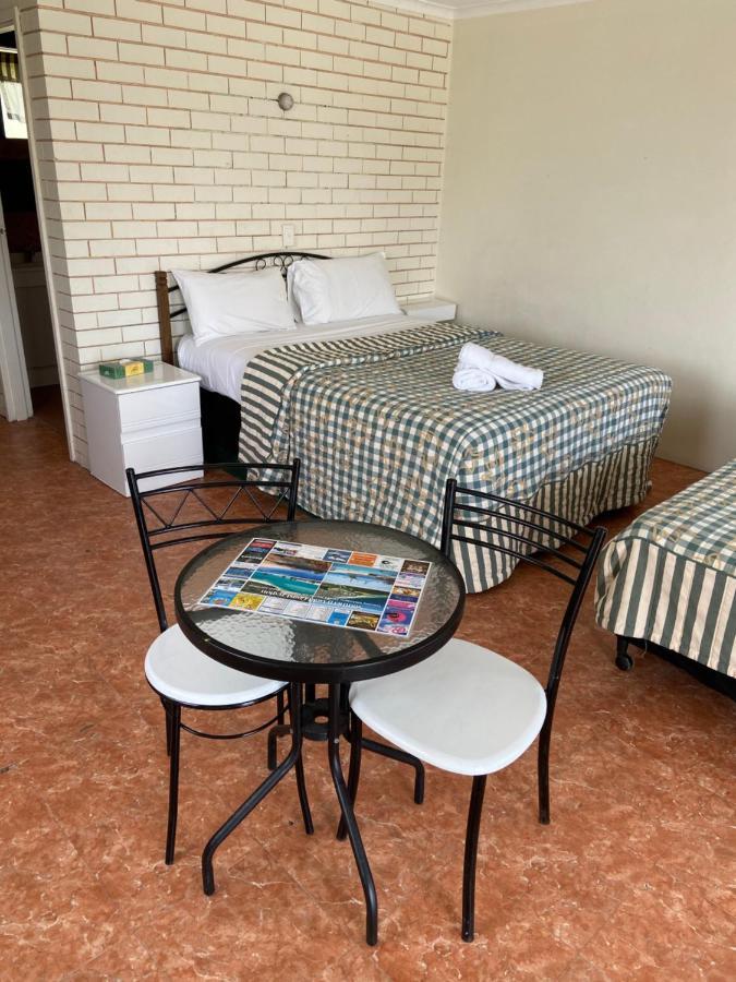 Queenslander Motel โกลด์โคสต์ ภายนอก รูปภาพ