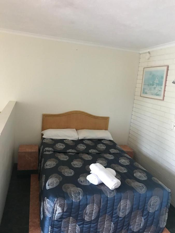 Queenslander Motel โกลด์โคสต์ ภายนอก รูปภาพ